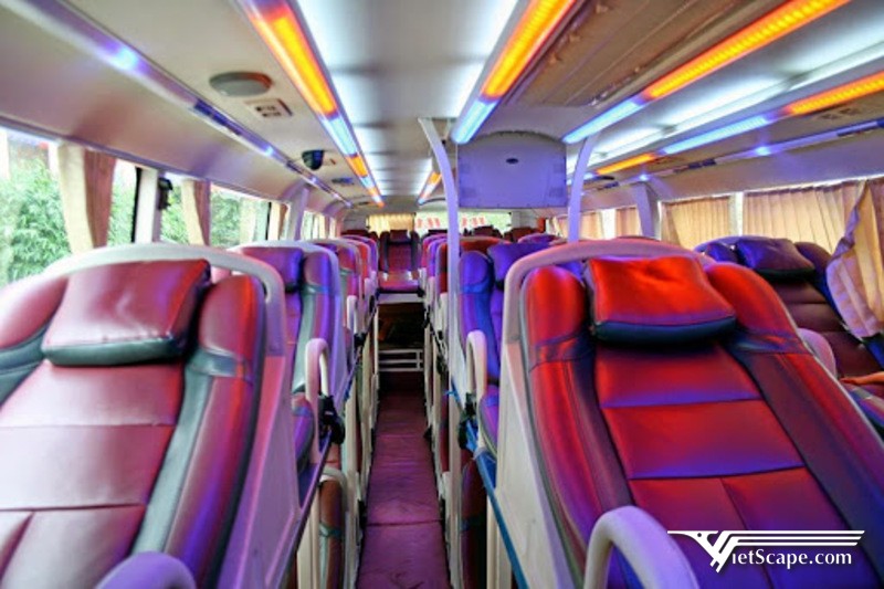 Xe khách với giá vé hợp lý, đảm bảo tiết kiệm tối ưu khi du lịch Nha Trang