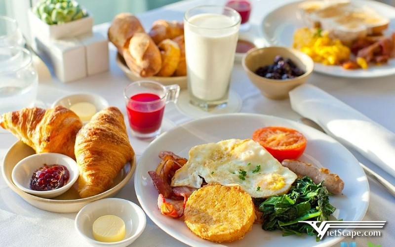 Bữa sáng được khách sạn Tràng An chuẩn bị cho du khách