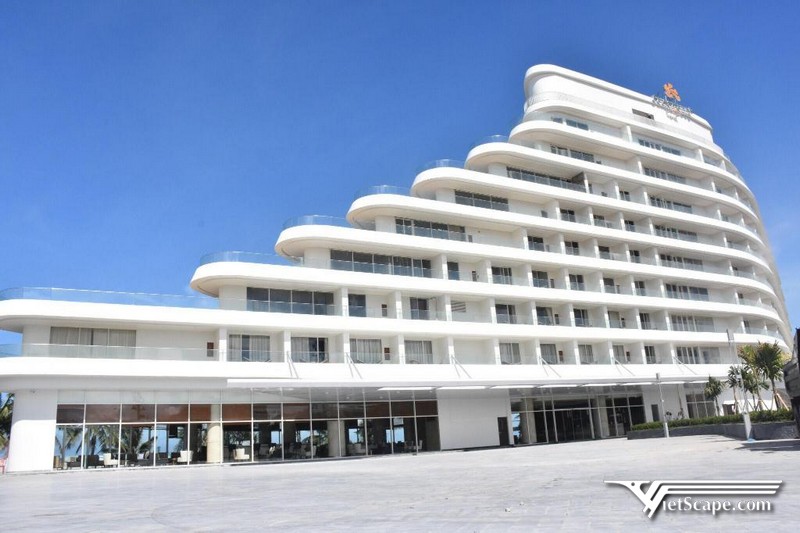 Khách sạn Seashell Phu Quoc Hotel and Spa được thiết kế theo concept con tàu căng buồm ra khơi