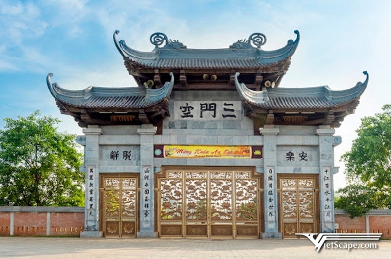 Cổng Tam Quan tại Chùa Bái Đính mới