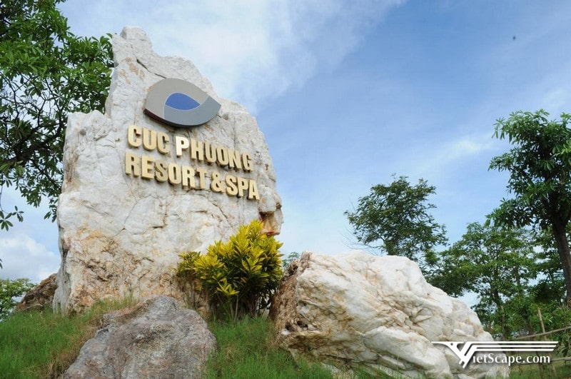 Đến với khách sạn Cúc Phương Resort Ninh Bình, bạn không chỉ được lưu trú ở một địa điểm với chất lượng tuyệt vời mà đây còn là nơi “sống ảo” dành cho giới trẻ với view vườn cực chất