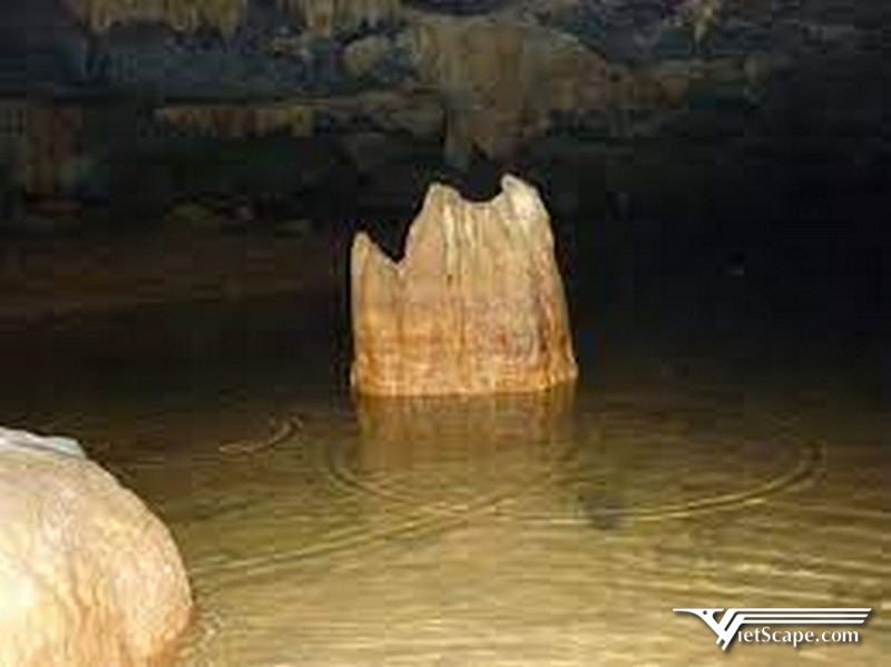 Động Nham Hao được đánh giá là một hang động tuyệt đẹp ở Ninh Bình