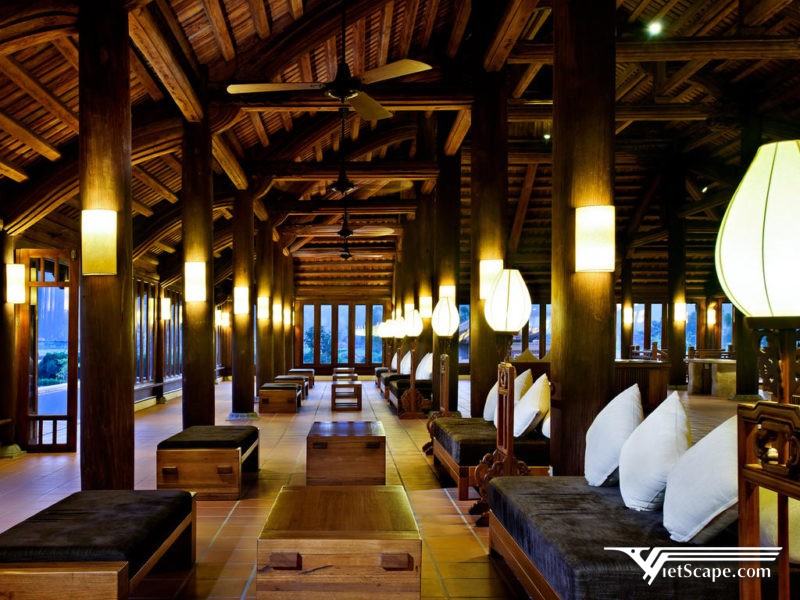 Emeralda Resort Ninh Bình còn bố trí các quầy bar nhỏ cạnh hồ bơi để phục vụ những khách hàng