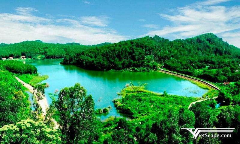 Thiên nhiên sông nước ở Hồ Đồng Chương Ninh Bình - Điểm Đến Tuyệt Vời Nơi Mảnh Đất Cố Đô