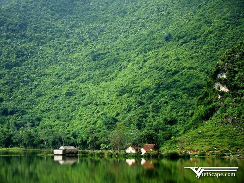 Nếu đã tới Hồ Yên Quang, bạn cố gắng đi thêm một chút để ghé tới động Phò Mã nhé