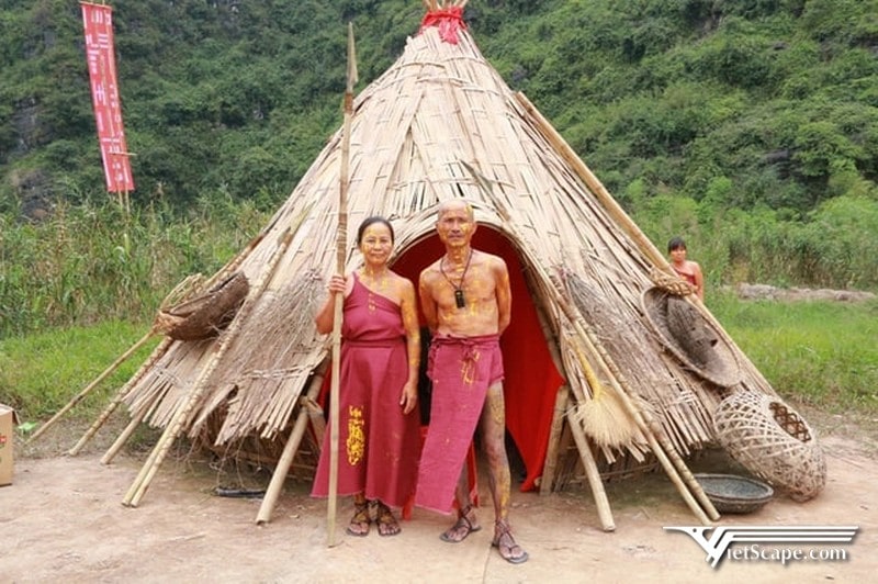 Những đồ vật của thổ dân ngày xưa cũng được dựng lại ở làng thổ dân