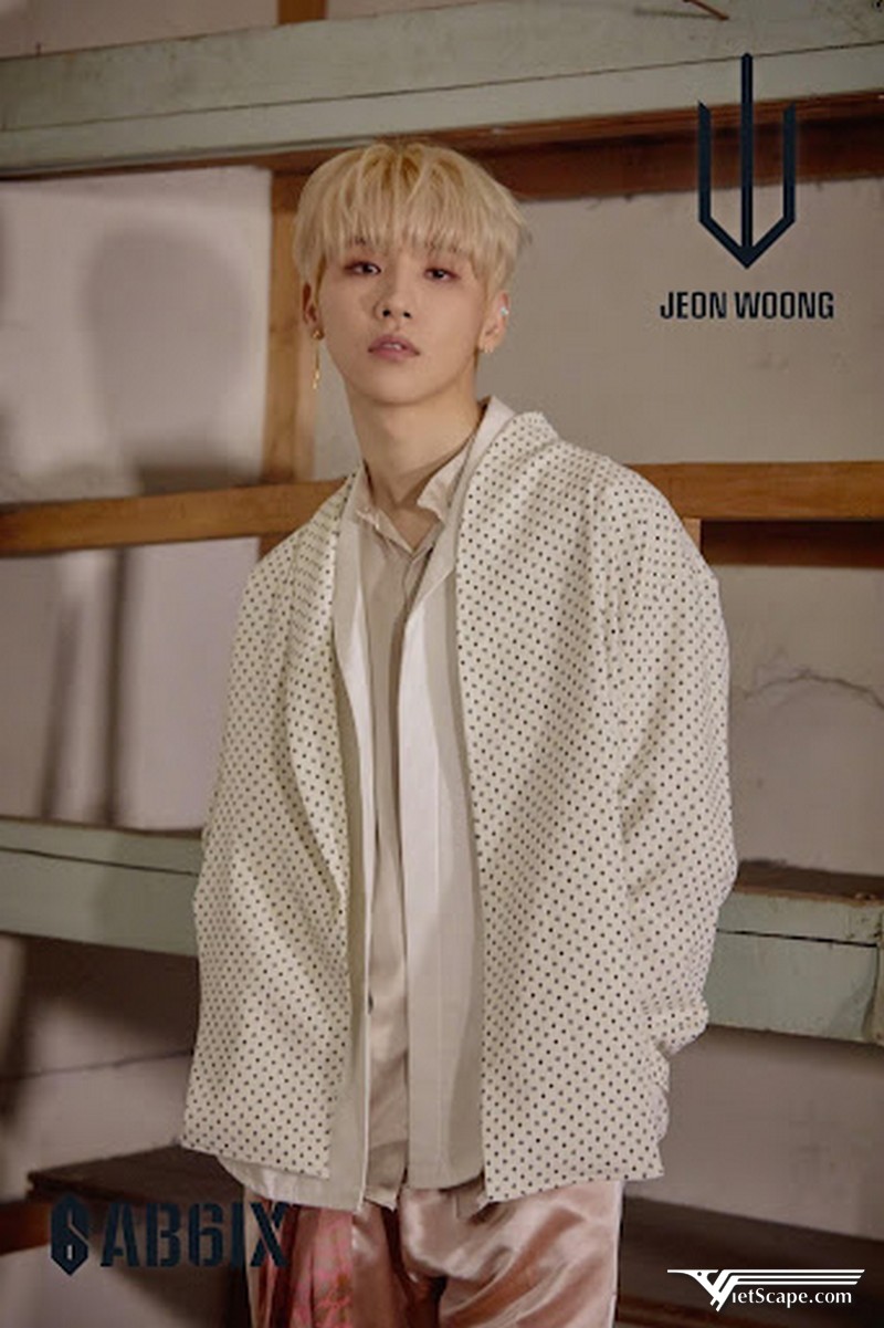 Jeon Woong từng xuất hiện trong MV “As Long As You’re Not Crazy” của Infinite H