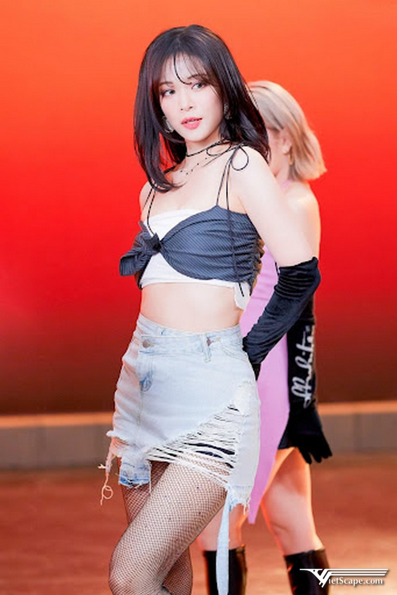 Lee Chaeyoung trở thành thí sinh của Idol School vào tháng 07/2017
