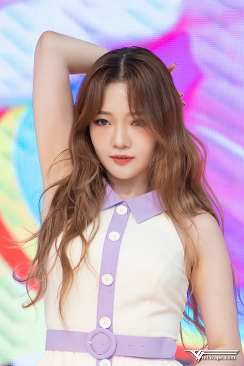 Noh Jisun là thí sinh của chương trình sống còn Idol School vào năm 2017