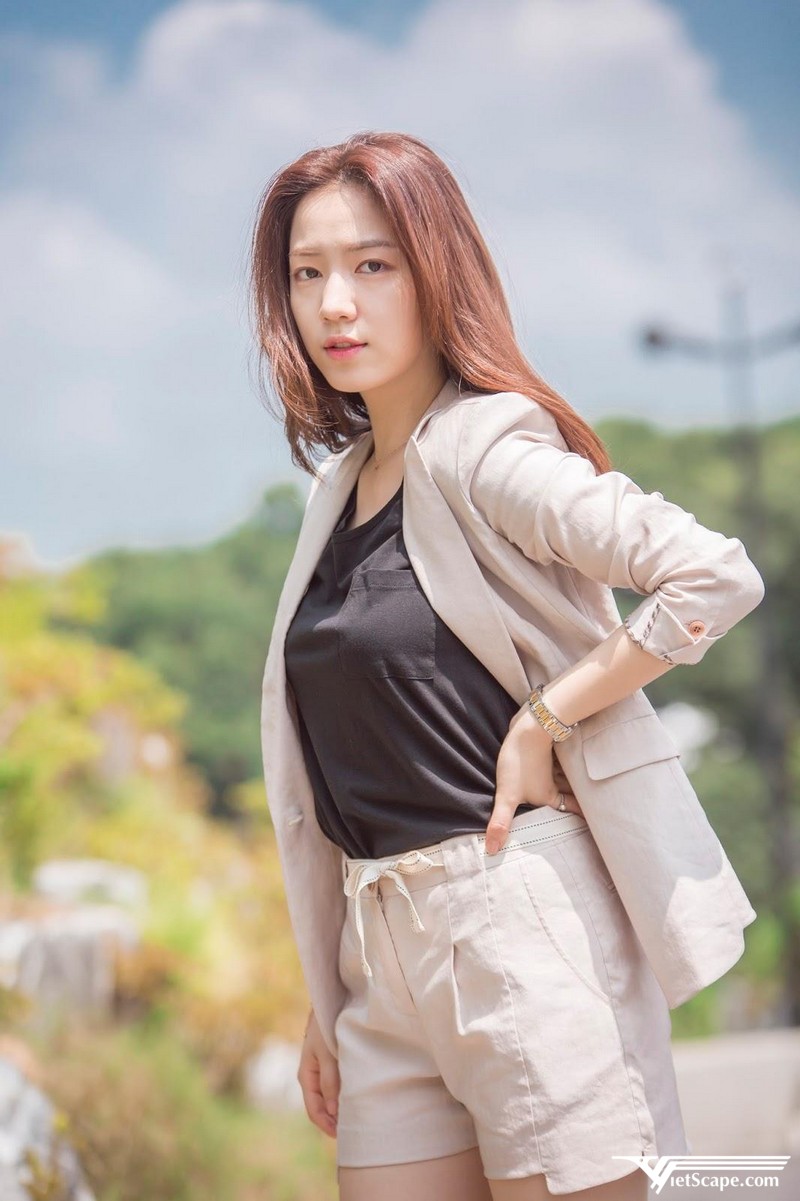 Hwa-young trở lại với màn ảnh vào năm 2016
