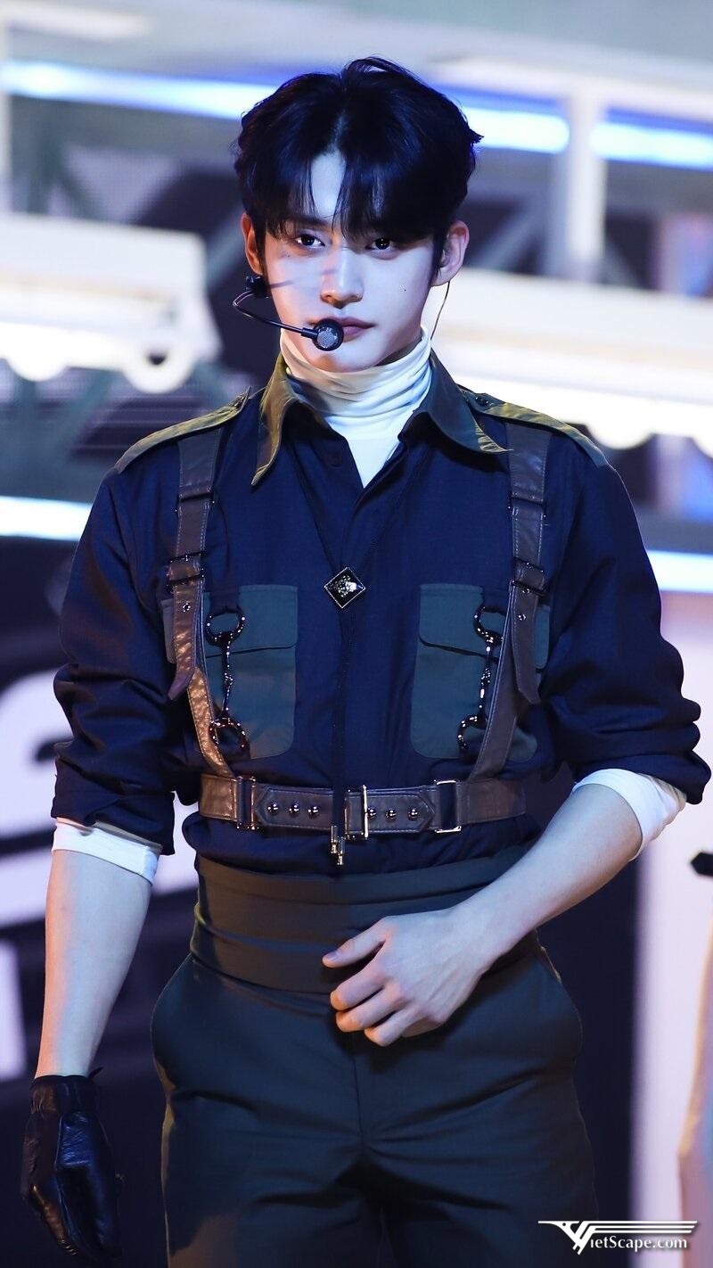 Kim Jiwoong ra mắt cùng nhóm nhạc Ateen và BIT từ năm 2018 – 2020