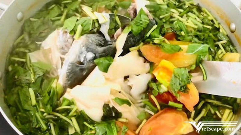 Cá tầm nấu măng