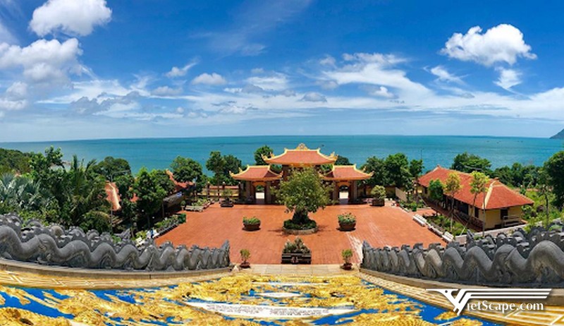 Chùa Hộ Quốc nhìn từ trên cao xuống