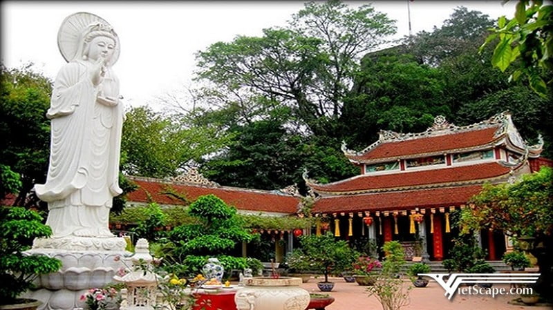 Chùa Non Nước ở chân núi Non Nước