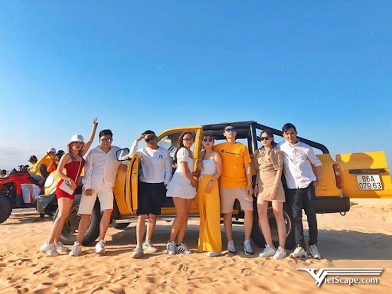 Có thể chọn những bộ trang phục năng động cho chuyến đi Phan Thiết