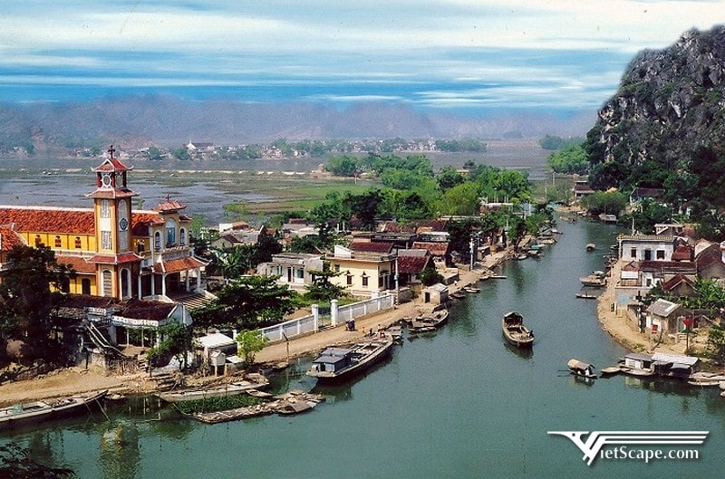Cổng vào suối khoáng nóng Kênh Gà