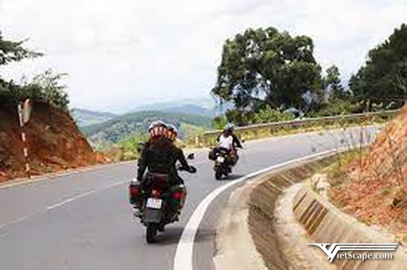 Di chuyển bằng xe máy và dừng lại khi bạn thấy mệt nhé