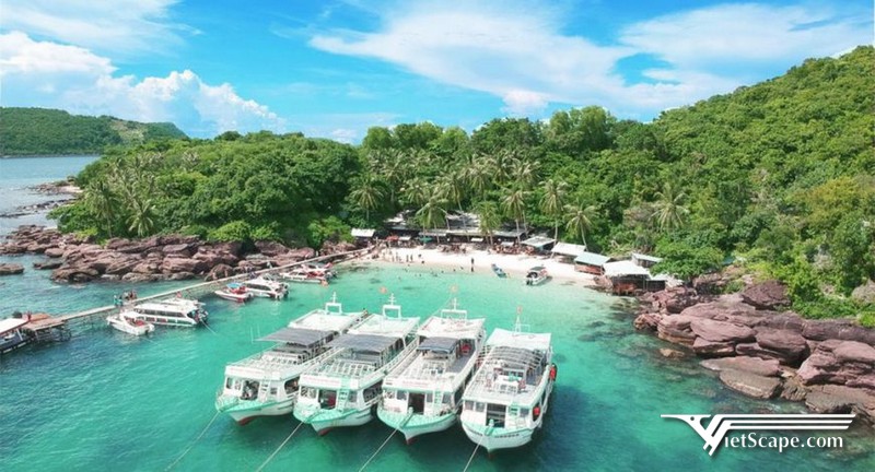 Đi thuyền ra hòn Gầm Ghì