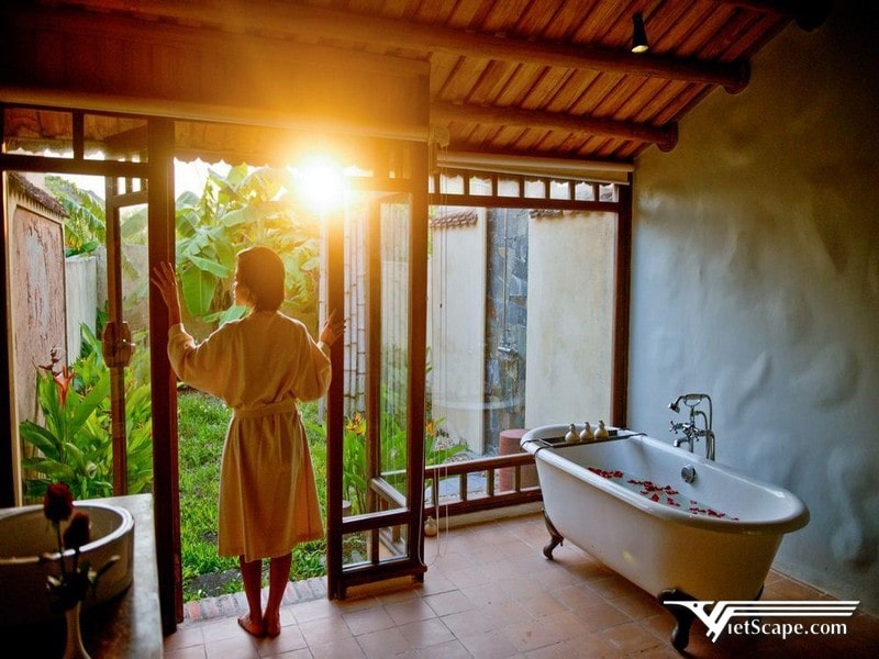 Du khách đến Emeralda Resort để thư giãn và nghỉ ngơi