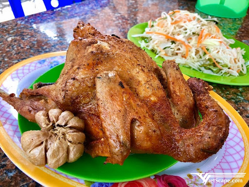 Gà đốt lá chúc Ô Thum
