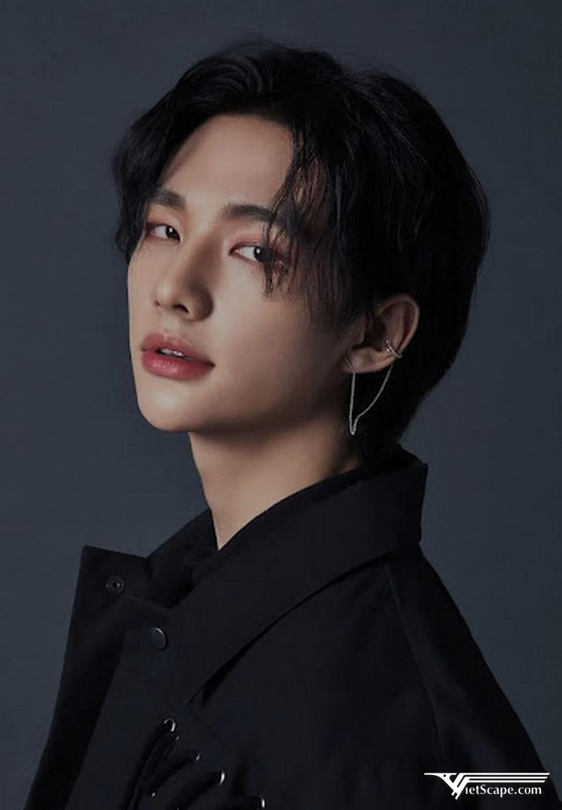 Hyunjin được nhân viên JYP Entertainment phát hiện trong lần đi mua sắm cùng mẹ