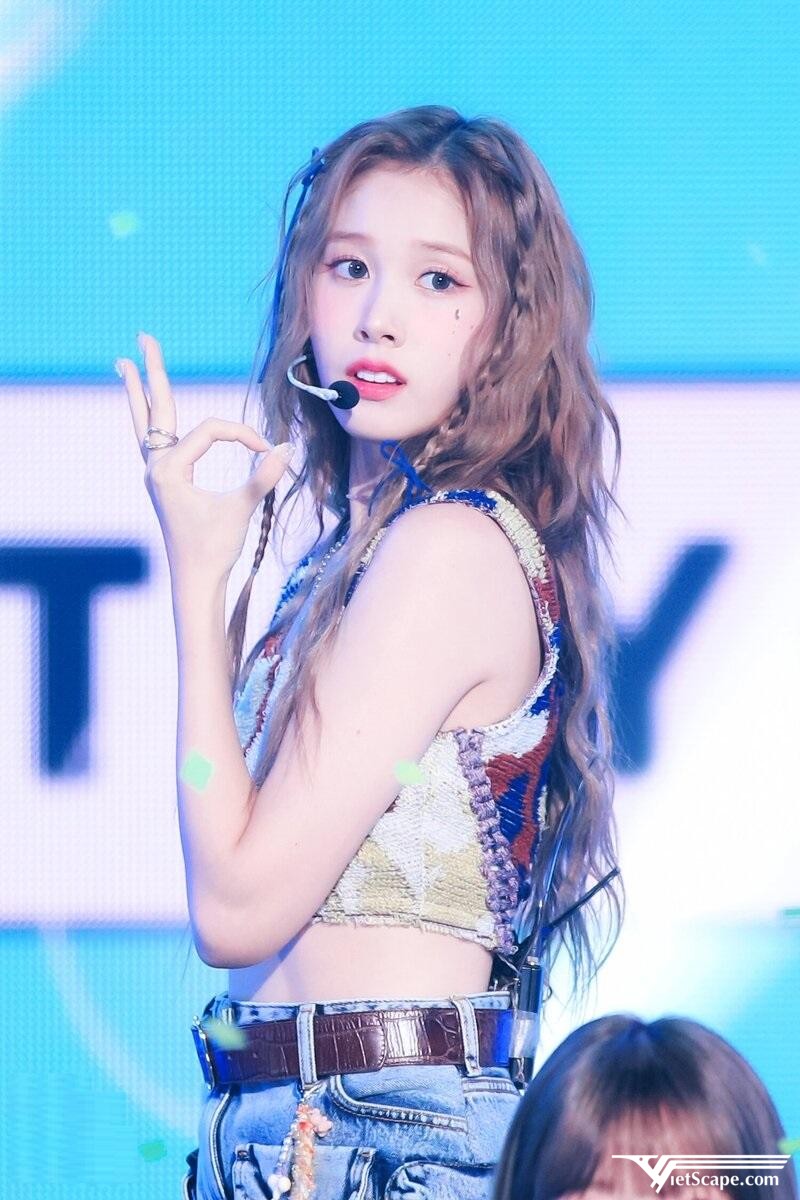 J được biết đến là nữ Idol sở hữu chất giọng trầm đặc trưng 