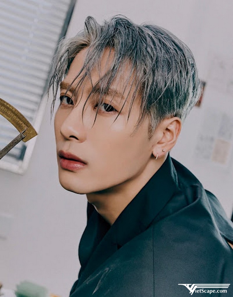 Jackson hoạt động Solo và Album đầu tiên Mirrors từ năm 2017 - 2020