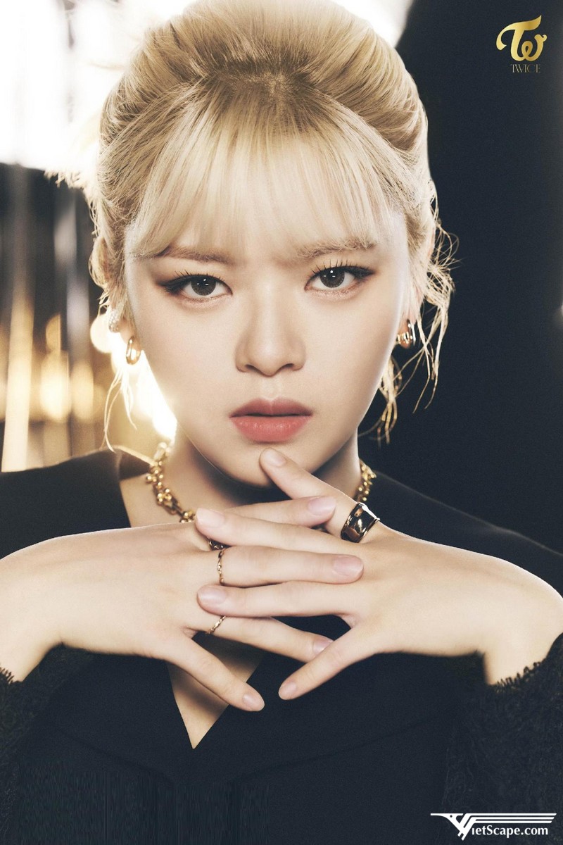 Jeongyeon tham gia các lớp thể dục nhịp điệu nên sớm phát triển niềm yêu thích ca hát và nhảy múa của mình