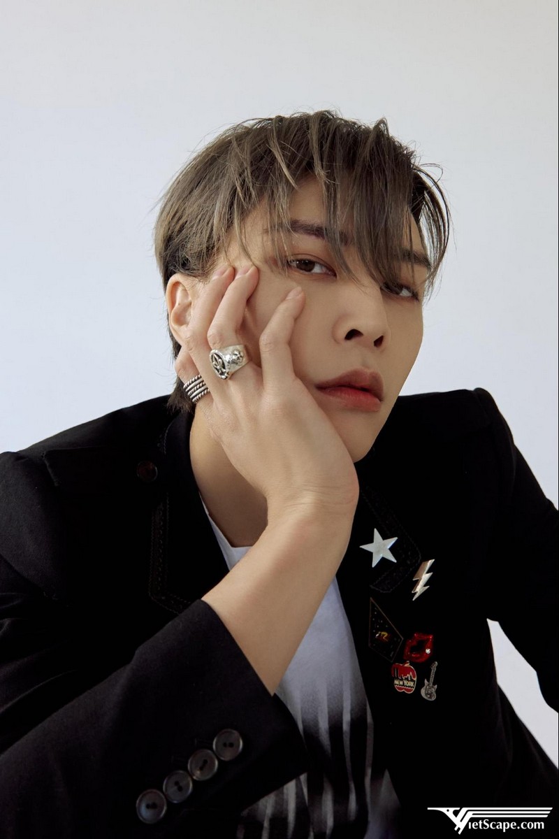 Johnny được nhận vào SM Global Audition ở Chicago vào năm 2007