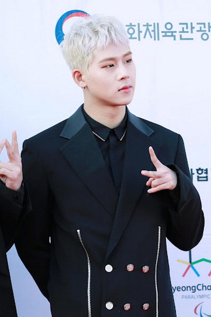 Joohoney được biết đến là thành viên đầu tiên của nhóm nhạc Monsta X được công ty Starship Entertainment công bố