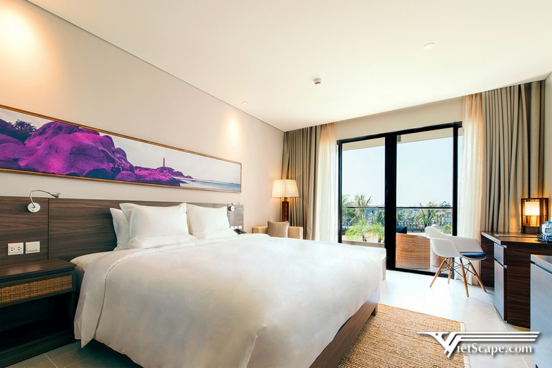 Khách sạn có 6 loại phòng với hơn 366 căn phòng