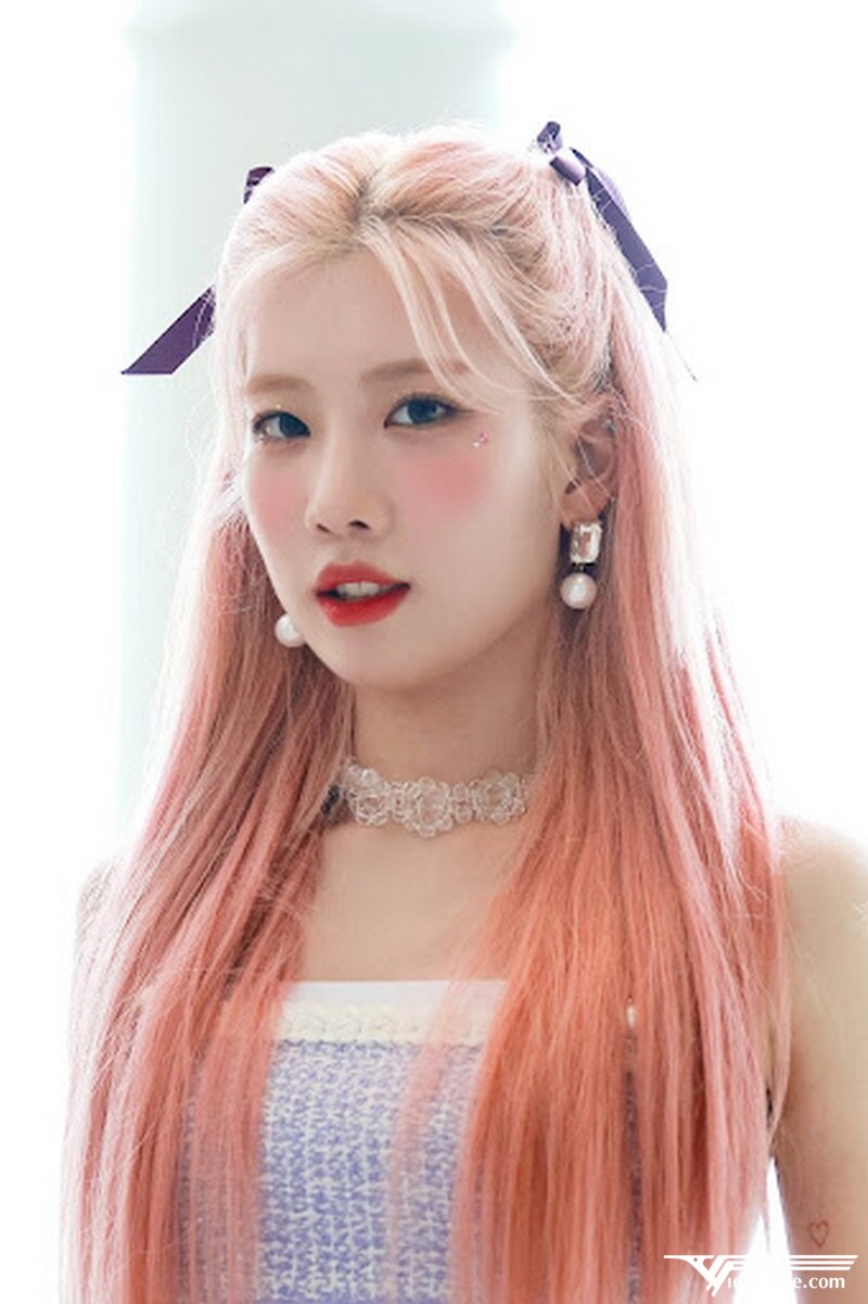 Kim Lip từng tham gia chương trình “King of Mask Singer” vào tháng 11/2020