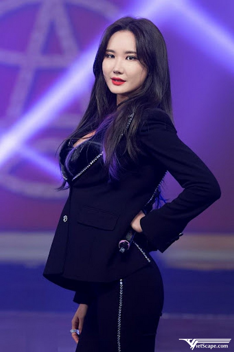 LE Debut cùng nhóm nhạc Exid và hoạt động cá nhân