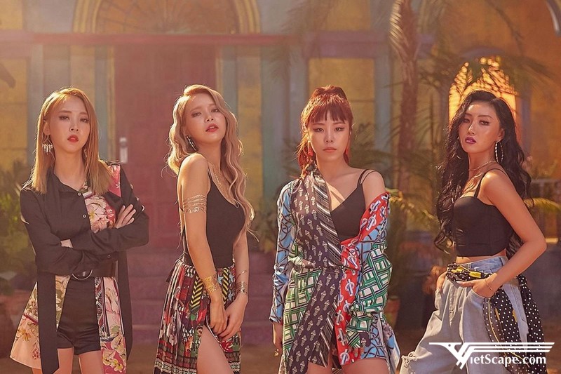 “Mamamoo” nghe như tiếng bập bẹ của em bé sơ sinh khi gọi mẹ theo lý giải của trưởng nhóm Solar