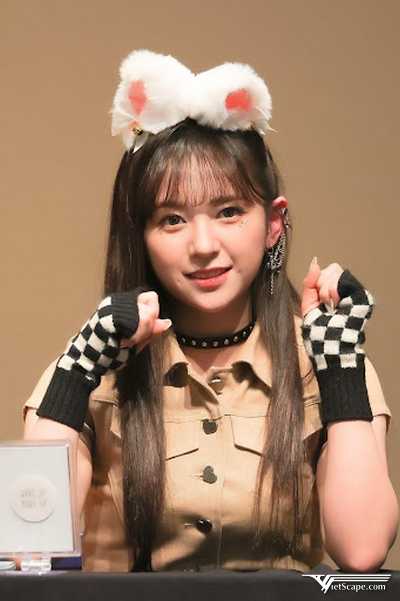 Mashiro rất thông thạo tiếng Hàn và rất thân với ITZY