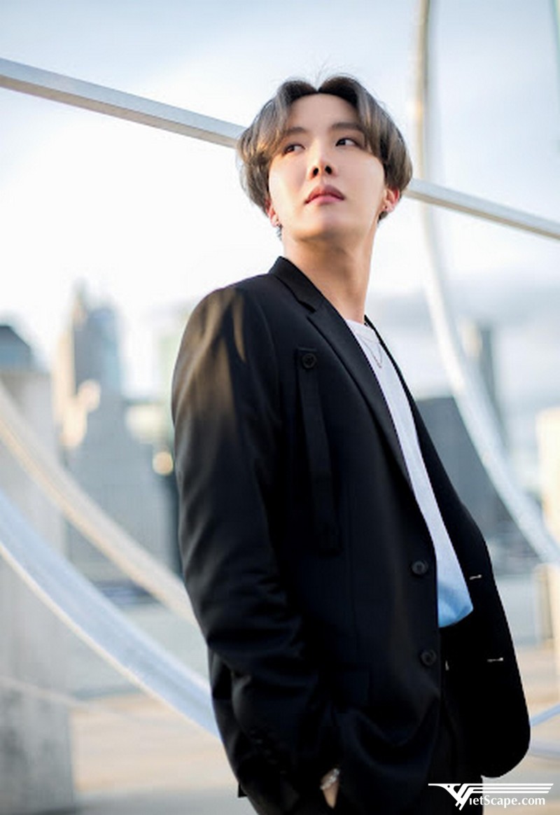 Một số hình ảnh về J-hope