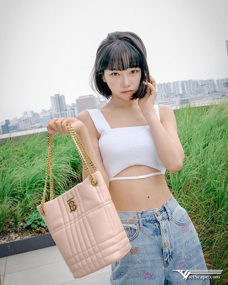 Một số hình ảnh về Kim Chaewon