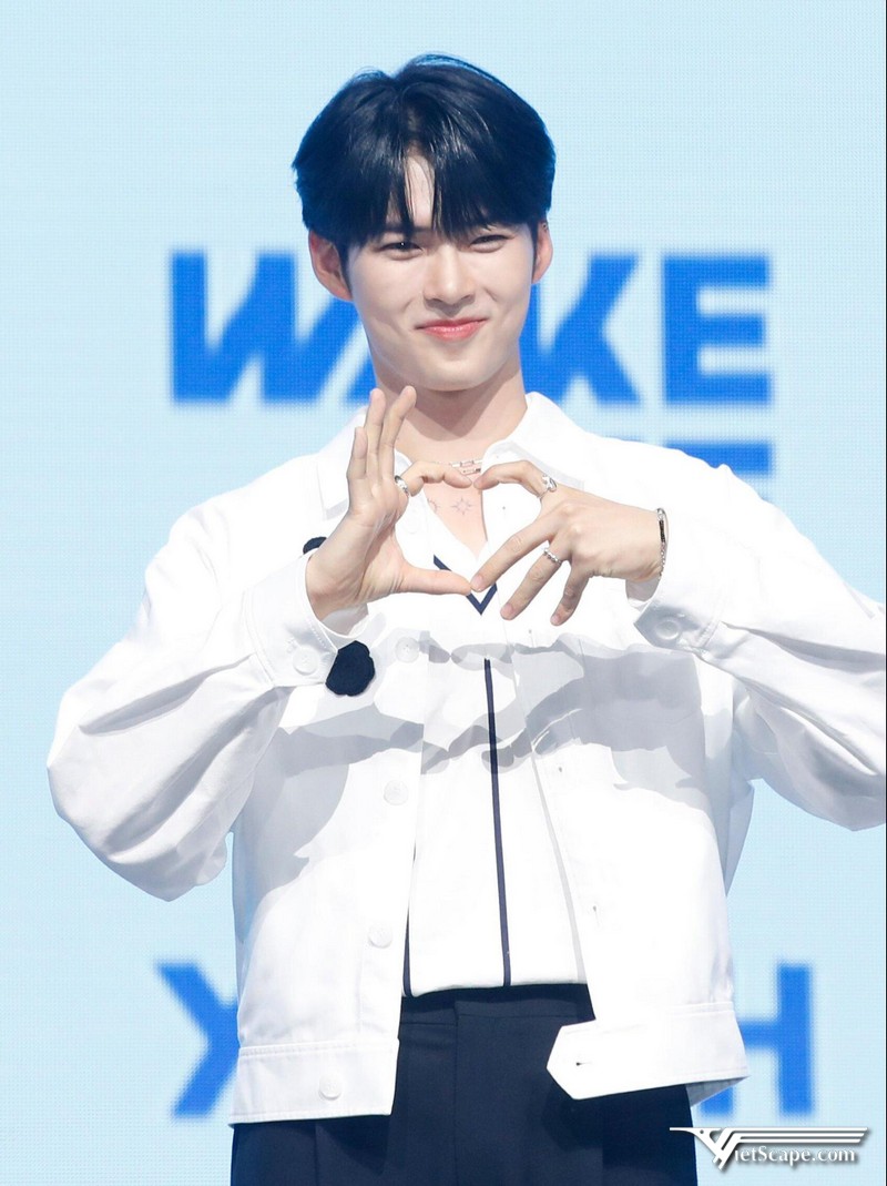 Một số hình ảnh về Sung Hanbin