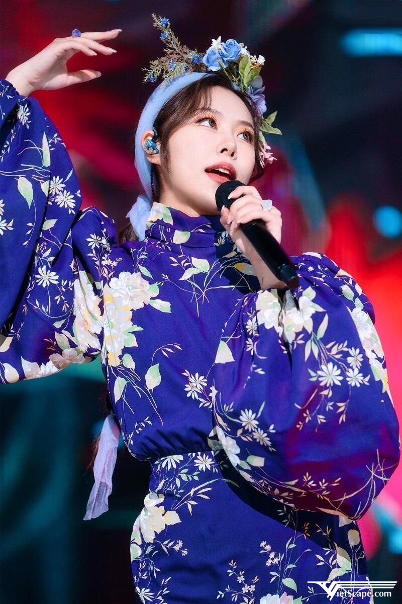 Một số hình ảnh về Wheein