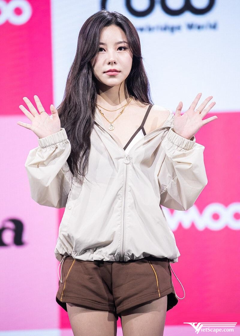 Một số hình ảnh về Wheein