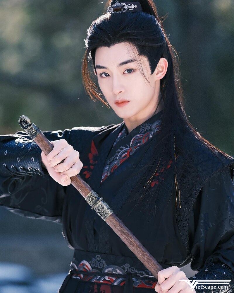WinWin đã được nhân viên của công ty SM Entertainment tìm thấy trước cổng trường cấp ba