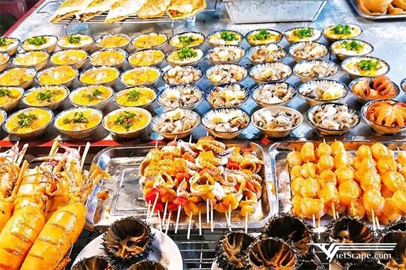 Một số món ăn hấp dẫn tại chợ đêm Dinh Cậu