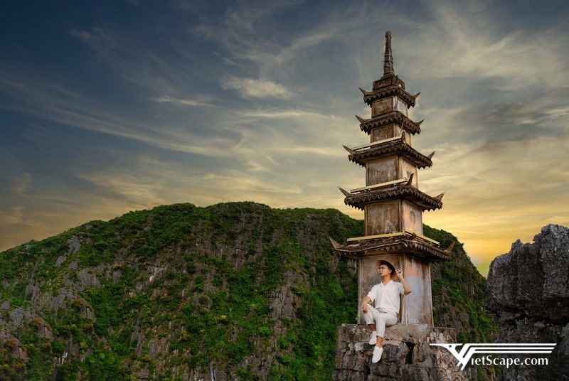 Ngọn tháp tại Hang Múa Ninh Bình được nhiều bạn trẻ cho ra đời những bức ảnh “sống ảo” “vi diệu”