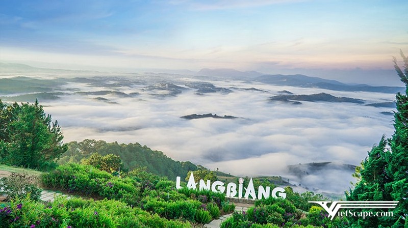 Núi Lang Biang là một trong những điểm du lịch “phải ghé thăm” khi tới Đà Lạt