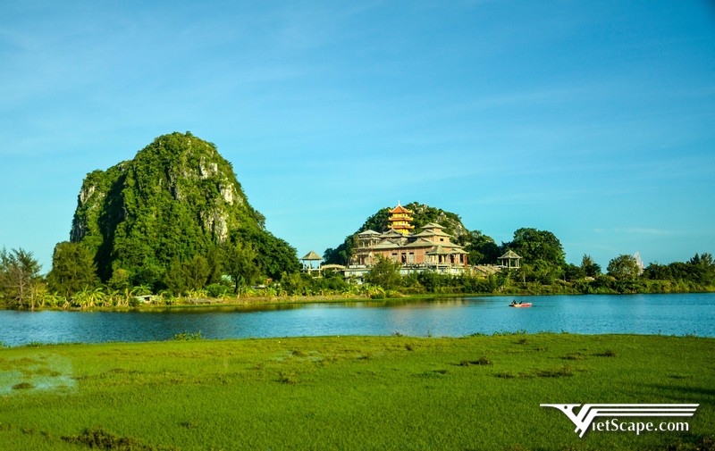 Núi Ngũ Hành Sơn mang trong mình vẻ đẹp hùng vĩ