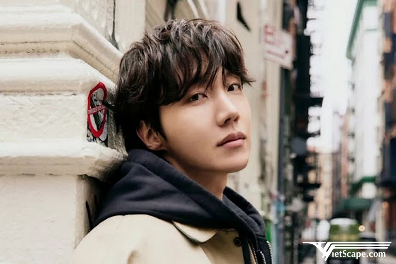 Phong cách âm nhạc mà J-hope theo đuổi đó là Rap và phong cách năng động