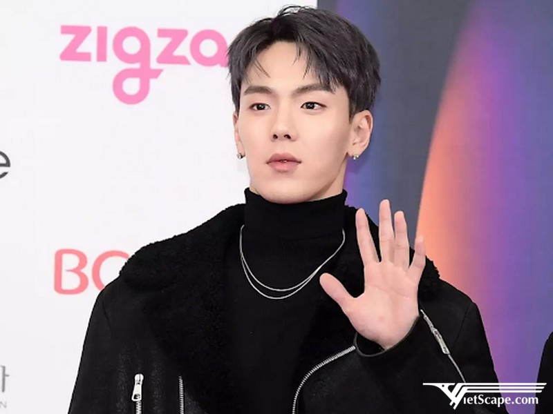 Shownu ban đầu là thực tập sinh của YG Entertainment trong khoảng hai năm