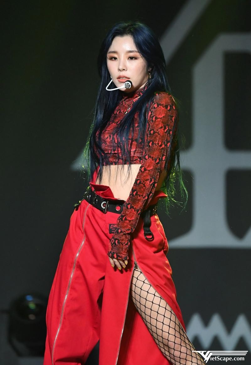 Wheein ra mắt với tư cách nghệ sĩ Solo và phát hành đĩa đơn đầu tiên “Easy” vào ngày 17/04/2018
