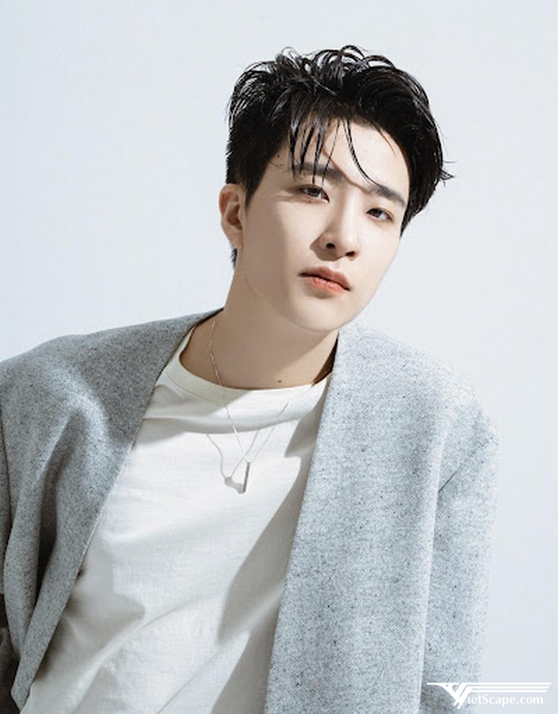 Youngjae chính thức gia nhập công ty JYP Entertainment vào năm 2013